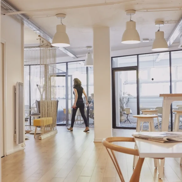 Bureau privé 23 m² 6 postes Coworking Impasse Reille Paris 75014 - photo 4
