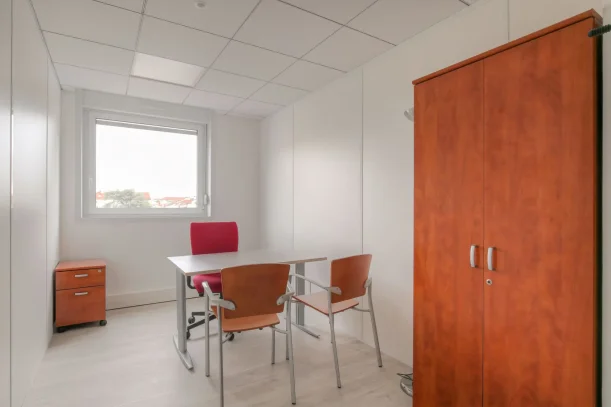 Open Space - 69008 - 3 postes - 220€