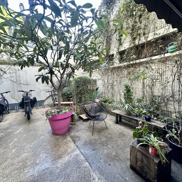 Open Space  8 postes Location bureau Rue Myrha Paris 75018 - photo 1
