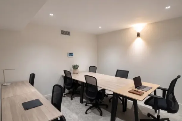 Bureau privé - 33000 - 7 postes - 2449€
