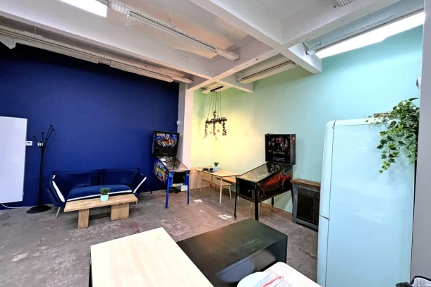 Open Space - 75011 - 1 poste - 400€