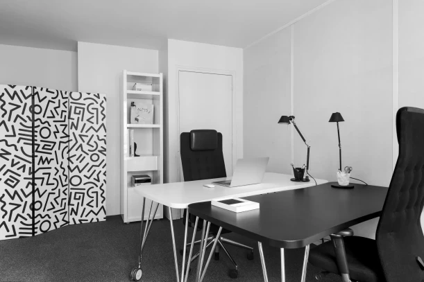 Bureau privé - 75004 - 2 postes - 990€