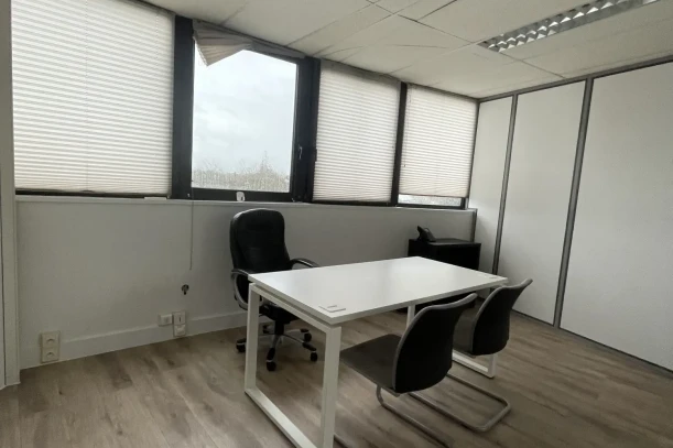 Bureau privé - 45800 - 2 postes - 525€