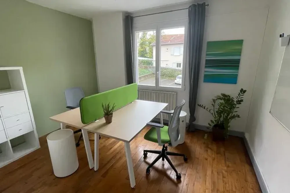Open Space - 25000 - 8 postes - 250€