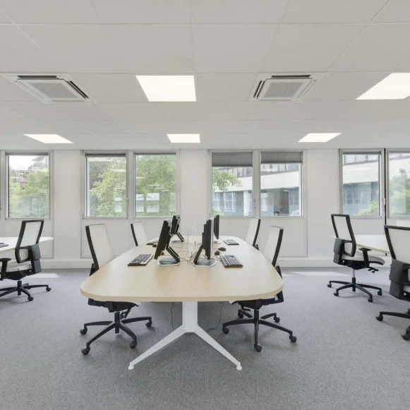 Bureau privé 447 m² 48 postes Coworking Avenue Morane Saulnier Vélizy-Villacoublay 78140 - photo 1