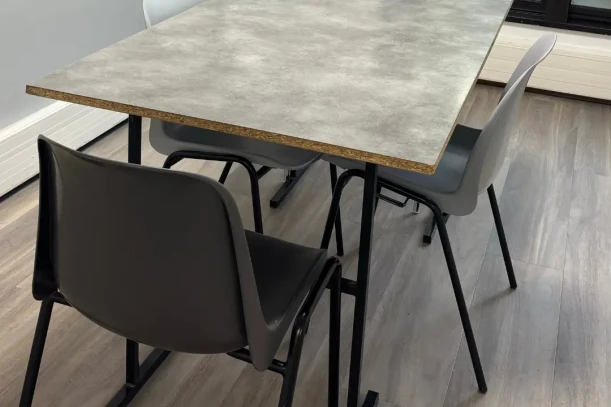 Bureau privé - 06400 - 4 postes - 650€