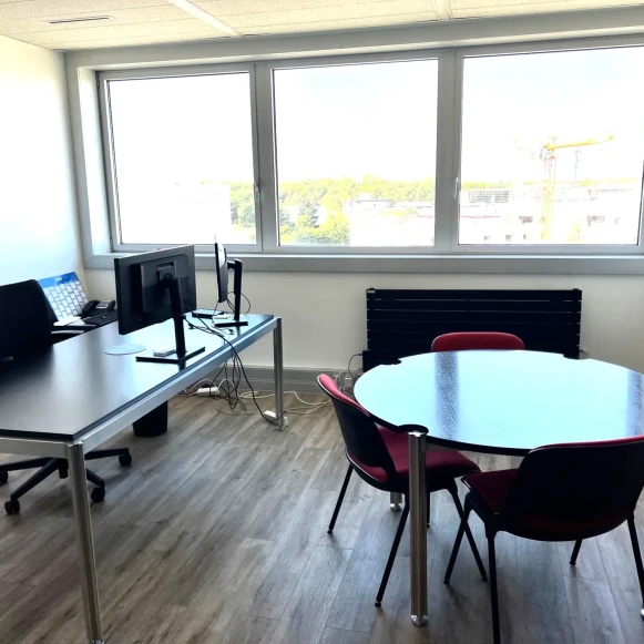 Espace indépendant 85 m² 14 postes Coworking Avenue Morane Saulnier Vélizy-Villacoublay 78140 - photo 1