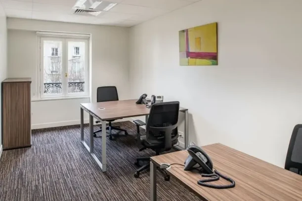 Bureau privé - 75008 - 3 postes - 2477€