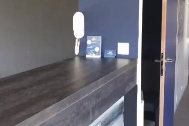 Open Space - 13090 - 9 postes - 200€