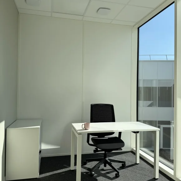 Bureau privé 6 m² 2 postes Coworking Avenue François Pignier Bourg-en-Bresse 01000 - photo 1