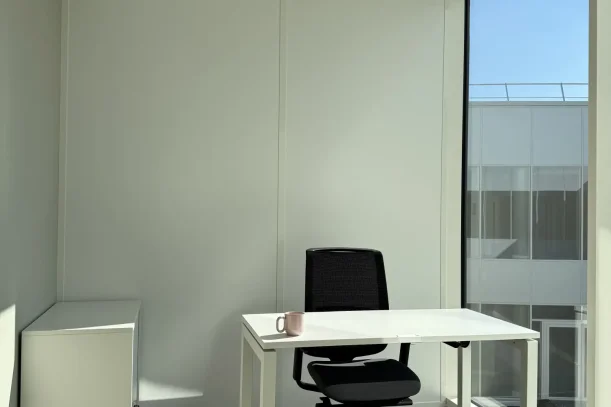 Bureau privé - 01000 - 2 postes - 492€