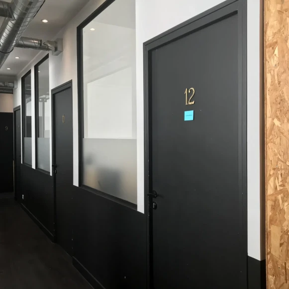 Bureau privé 46 m² 16 postes Coworking Rue du Dahomey Paris 75011 - photo 12