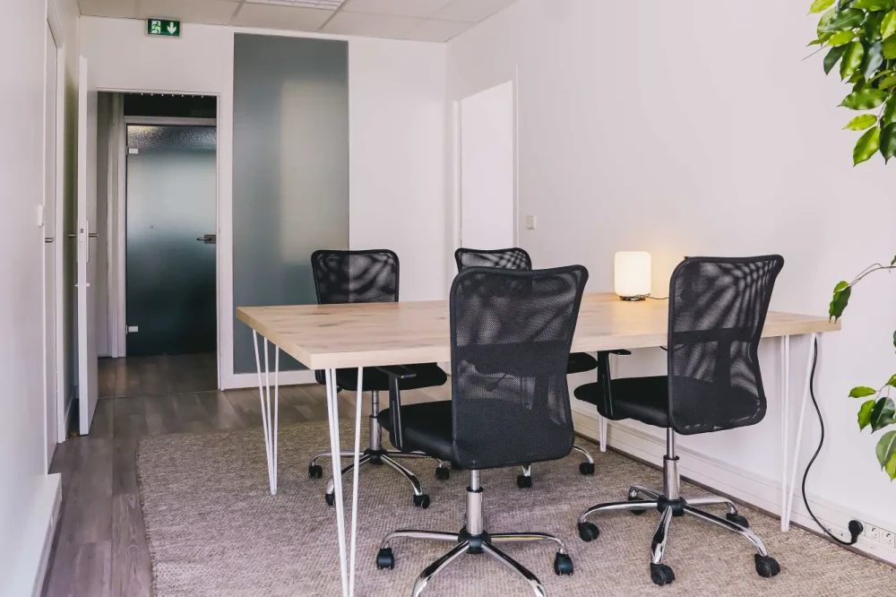 Espace indépendant - 75010 - 23 postes - 2300€