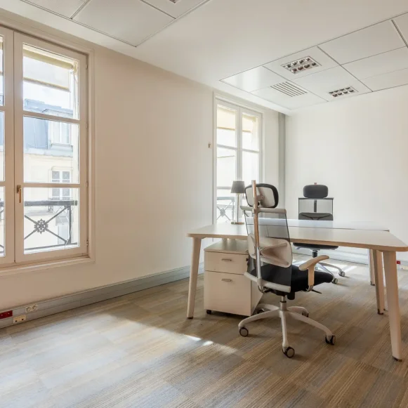 Bureau privé 12 m² 2 postes Location bureau Rue Cambon Paris 75001 - photo 1