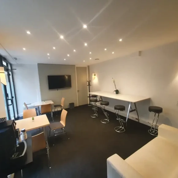 Bureau privé 23 m² 4 postes Coworking Rue Cambon Paris 75001 - photo 5