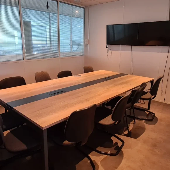 Bureau privé 35 m² 4 postes Coworking Square Benjamin Franklin Montigny-le-Bretonneux 78180 - photo 8
