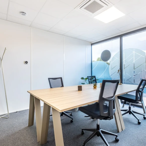 Bureau privé 17 m² 4 postes Location bureau Rue de la Martinellerie Trélazé 49800 - photo 3