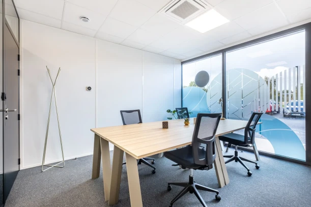 Bureau privé - 49800 - 4 postes - 1128€