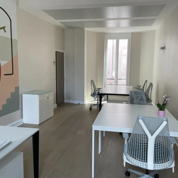 Bureau privé 30 m² 6 postes Coworking Rue de Châteaudun Paris 75009 - photo 4
