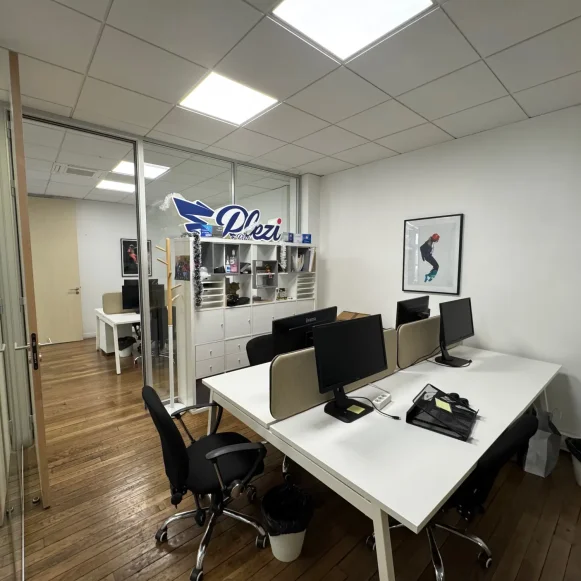 Bureau privé 14 m² 4 postes Location bureau Rue du Renard Paris 75004 - photo 1