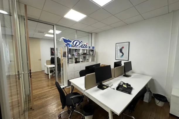 Bureau privé - 75004 - 4 postes - 1200€