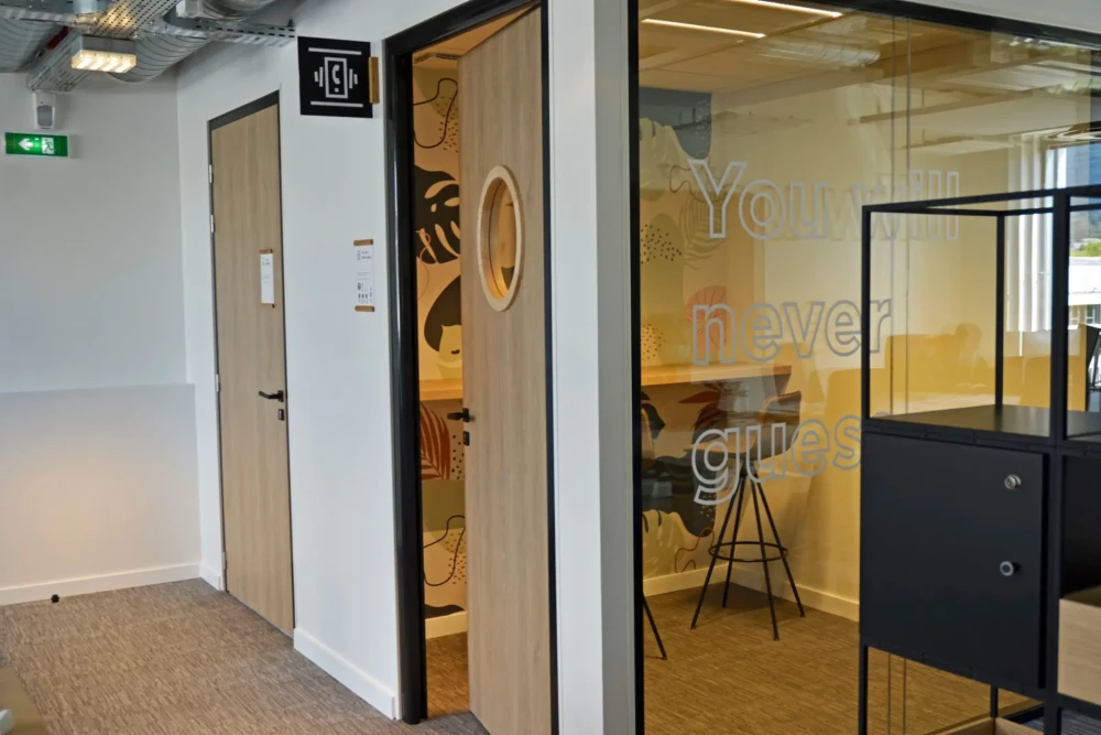 Open Space - 73290 - 4 postes - 325€