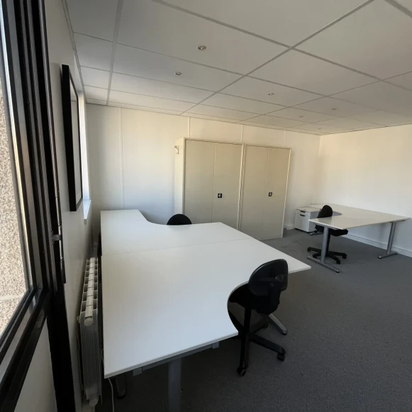 Espace indépendant 24 m² 4 postes Location bureau Boulevard de la République Chatou 78400 - photo 2