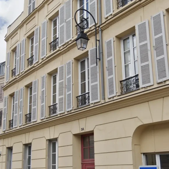 Bureau privé 14 m² 3 postes Location bureau Rue Pétigny Versailles 78000 - photo 3