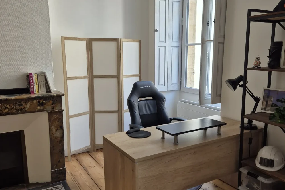 Open Space - 33000 - 3 postes - 250€
