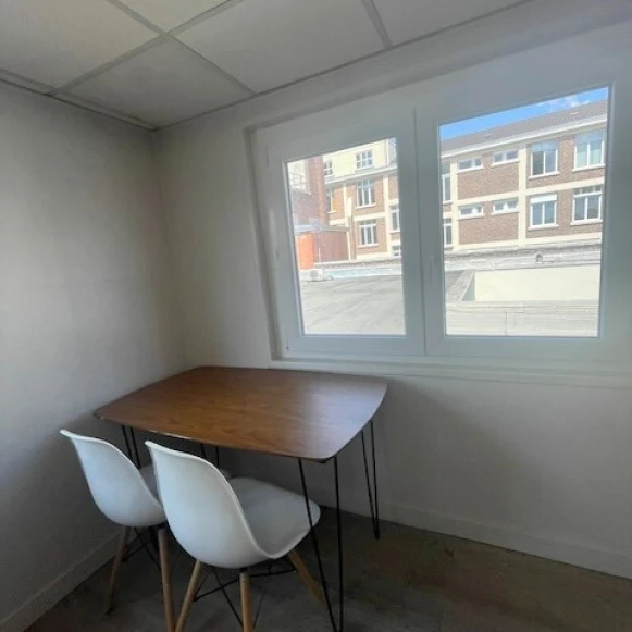Bureau privé 12 m² 3 postes Coworking Place de la Gare Lille 59800 - photo 2
