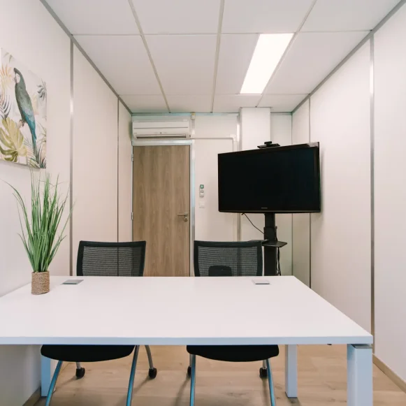 Bureau privé 12 m² 1 poste Coworking Rue Robert Caumont Bordeaux 33300 - photo 4