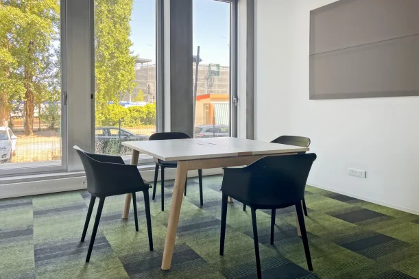 Bureau privé - 49000 - 3 postes - 740€