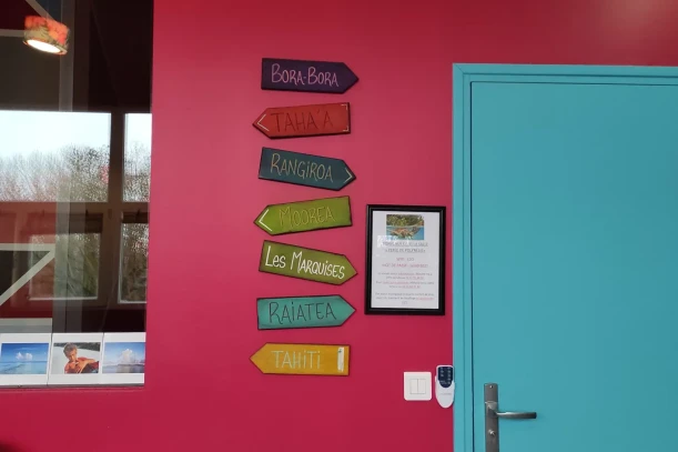 Open Space - 77100 - 3 postes - 300€