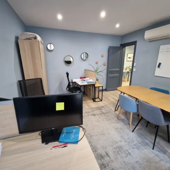 Bureau privé 17 m² 4 postes Location bureau Rue de Surène Paris 75008 - photo 4