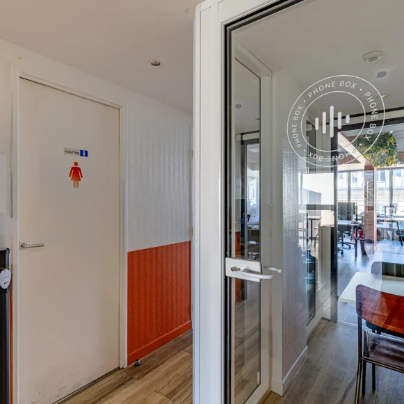 Bureau privé 24 m² 5 postes Coworking Rue de Rochechouart Paris 75009 - photo 3
