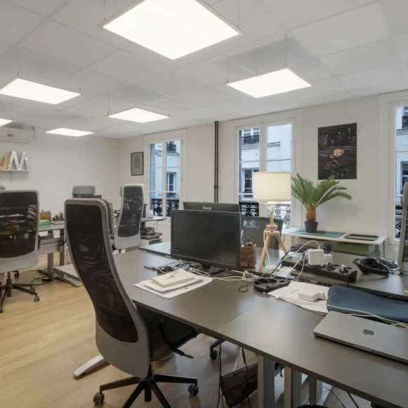 Bureau privé 34 m² 10 postes Location bureau Rue de la Chaussée d'Antin Paris 75009 - photo 1