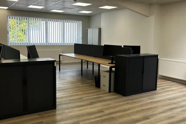 Bureau privé - 93330 - 25 postes - 2500€