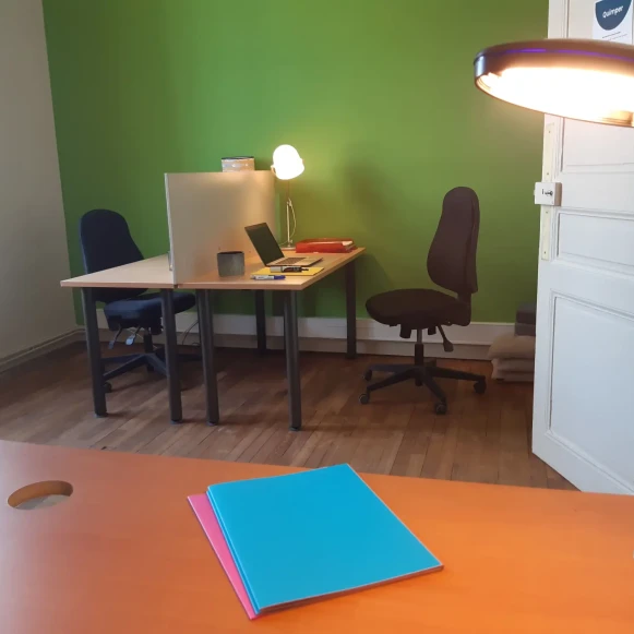 Open Space  11 postes Coworking Rue de la Gare Hennebont 56700 - photo 1