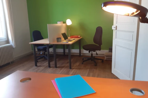 Open Space - 56700 - 11 postes - 245€