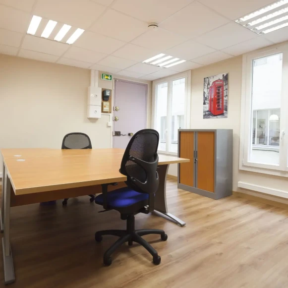 Bureau privé 15 m² 2 postes Coworking Rue du Faubourg Poissonnière Paris 75010 - photo 1