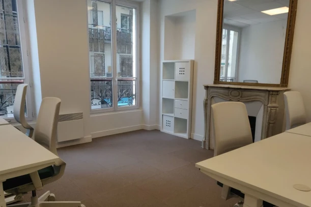 Bureau privé - 75004 - 4 postes - 1750€