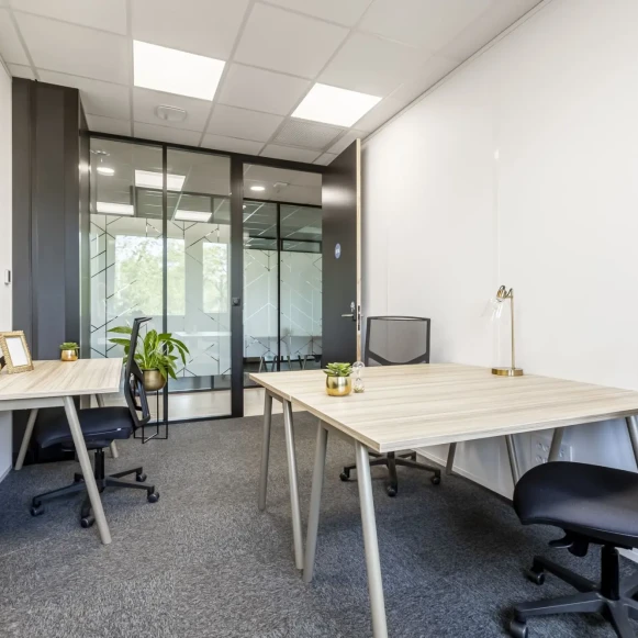 Bureau privé 14 m² 3 postes Coworking Rue Thomas Edison Le Mans 72650 - photo 1
