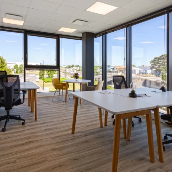 Bureau privé 10 m² 3 postes Location bureau Rue Océane Saint-Herblain 44800 - photo 1