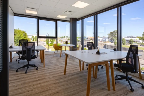 Bureau privé - 44800 - 2 postes - 632€