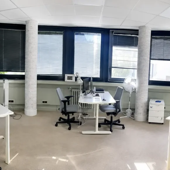 Bureau privé 16 m² 6 postes Coworking Avenue de Villiers Paris 75017 - photo 1