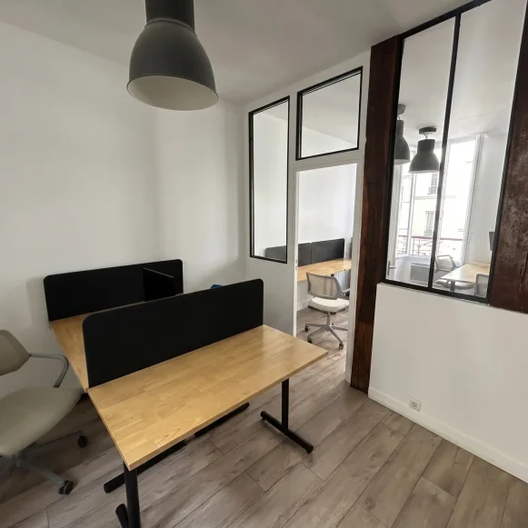 Bureau privé 30 m² 8 postes Location bureau Rue Saint Denis Paris 75002 - photo 2