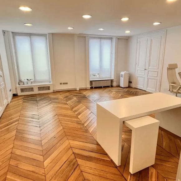 Bureau privé 22 m² 6 postes Location bureau Rue de Richelieu Paris 75002 - photo 7