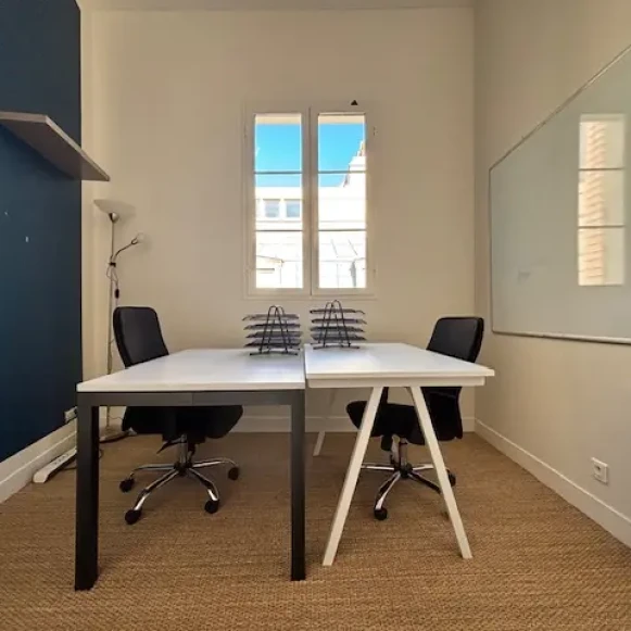 Bureau privé 25 m² 6 postes Location bureau Rue de Ponthieu Paris 75008 - photo 4