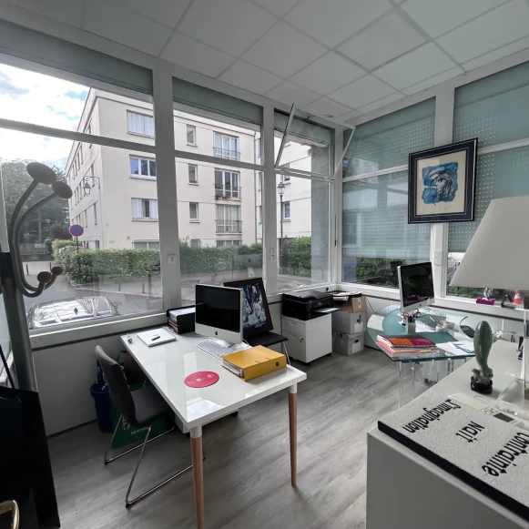 Bureau privé 12 m² 3 postes Coworking Rue de Charenton Paris 75012 - photo 2