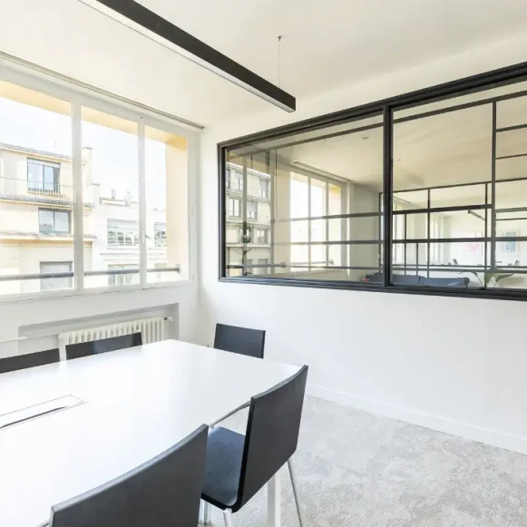 Espace indépendant 160 m² 24 postes Location bureau Rue Jean-Jacques Rousseau Paris 75001 - photo 9